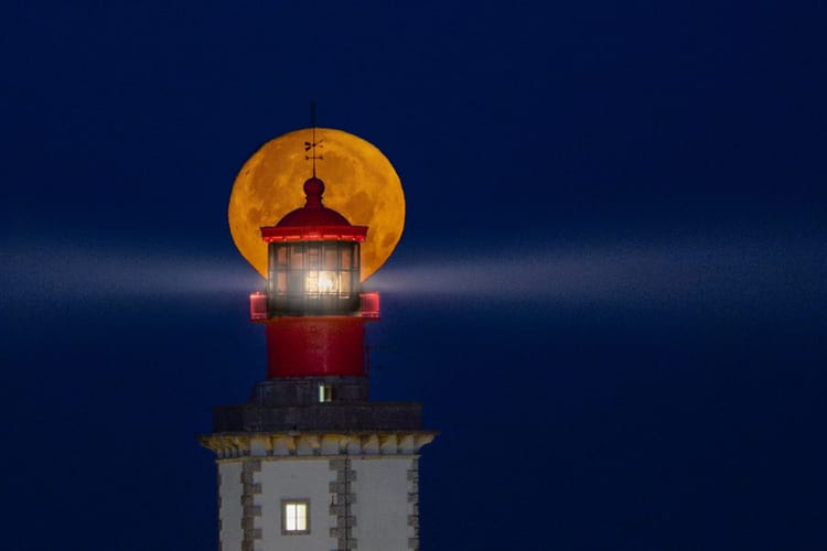 "Portugal in Light and Darkness" opens Saturday in Setúbal
